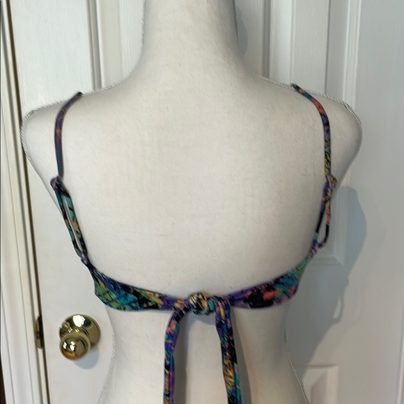 BillaBong Multicolor Women's Swimsuit Top. NWT - Picture 3 of 6